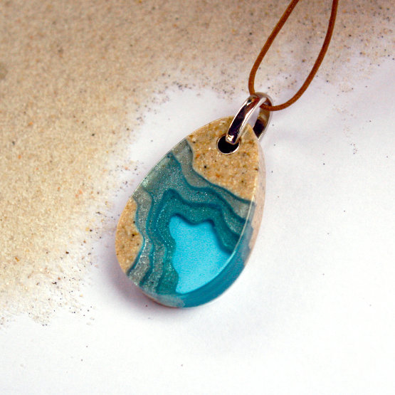Cove small beach necklace on sand