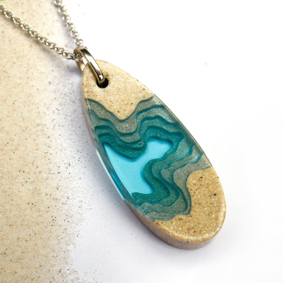 Fjord beach necklace with light background