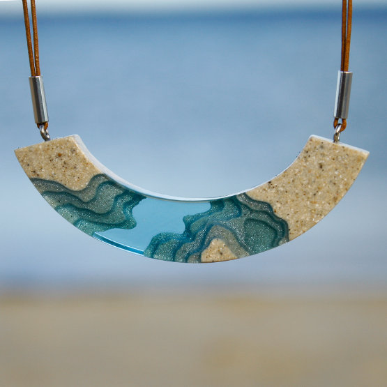 Lagoon Curved Beach Necklace
